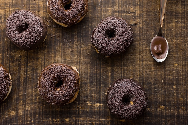 Foto gratuita deliciosos donuts