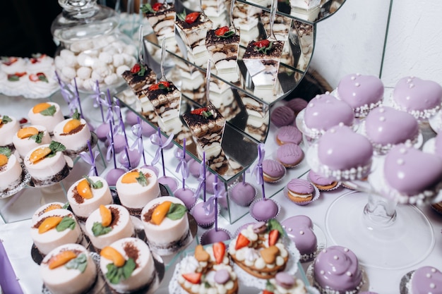 Deliciosos dulces en el catering de dulces