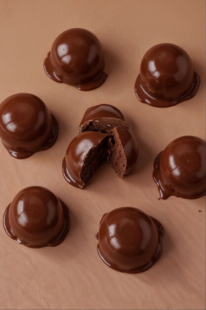 Deliciosos elementos de mousse de mocha