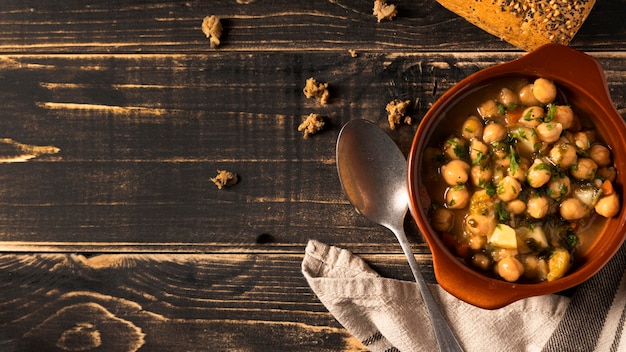 Foto gratuita deliciosos frijoles en un tazón