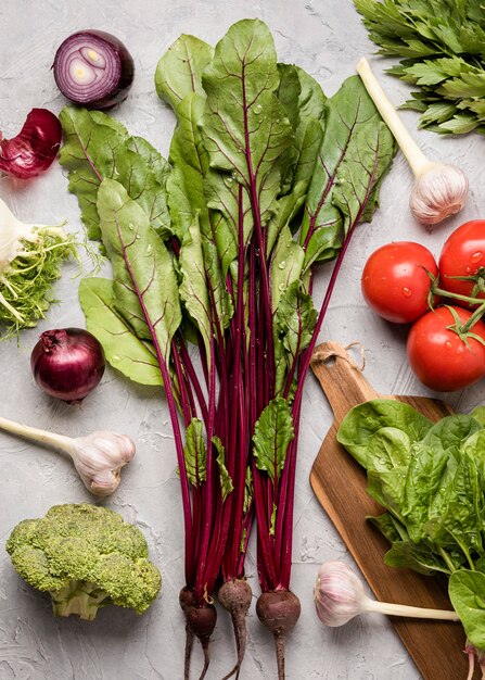 Deliciosos ingredientes para una ensalada saludable.