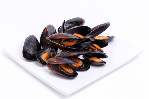 Deliciosos mejillones en blanco