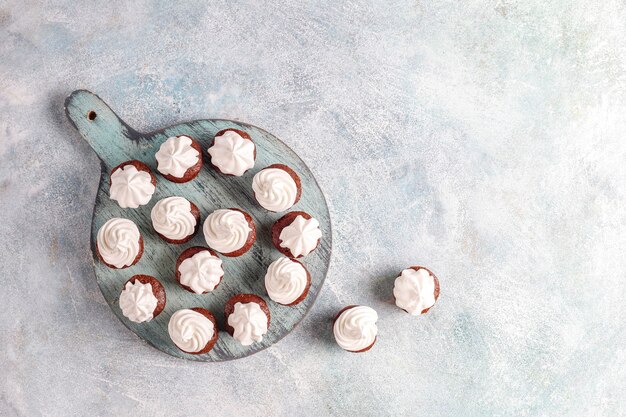 Deliciosos mini cupcakes de chocolate.