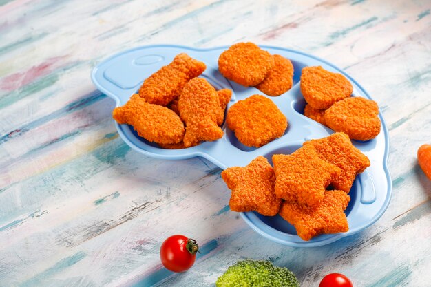 Foto gratuita deliciosos nuggets de pescado congelados.