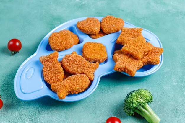 Deliciosos nuggets de pescado congelados.