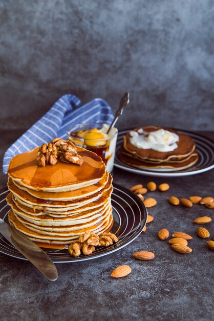 Deliciosos panqueques con miel.