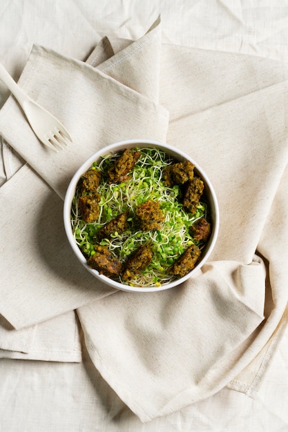 Deliciosos platos de verduras de naturaleza muerta