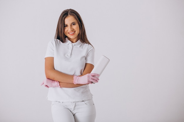 Dentista de sexo femenino con las herramientas de la odontología aisladas