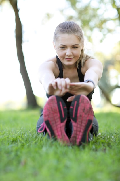 Deporte al aire libre, chica trotando, chica trotando