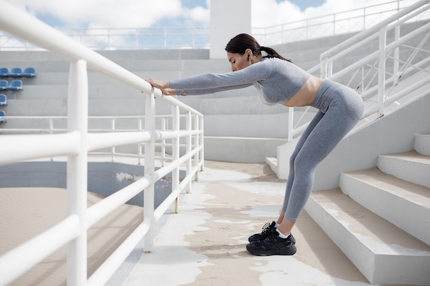 deporte mujer después de fitness al aire libre