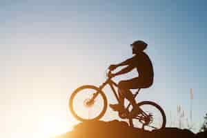Foto gratuita deporte recorrido ciclista de la bicicleta contorno