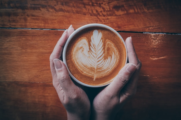 desayuno caliente rústico bebida en mal estado