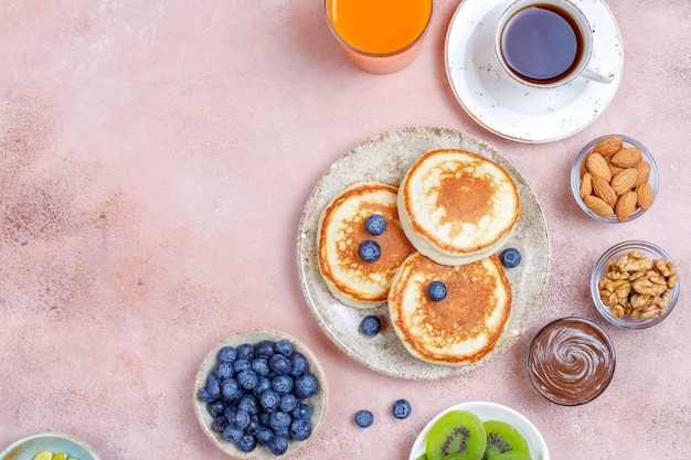 Desayuno con carbohidratos, tortitas, crepes, barquillos.