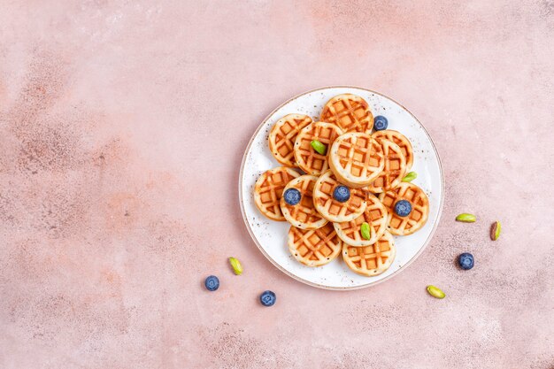 Foto gratuita desayuno con carbohidratos, tortitas, crepes, obleas.