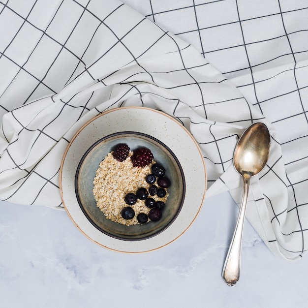 Foto gratuita desayuno con cereales