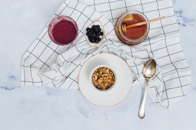 Foto gratuita desayuno con cereales