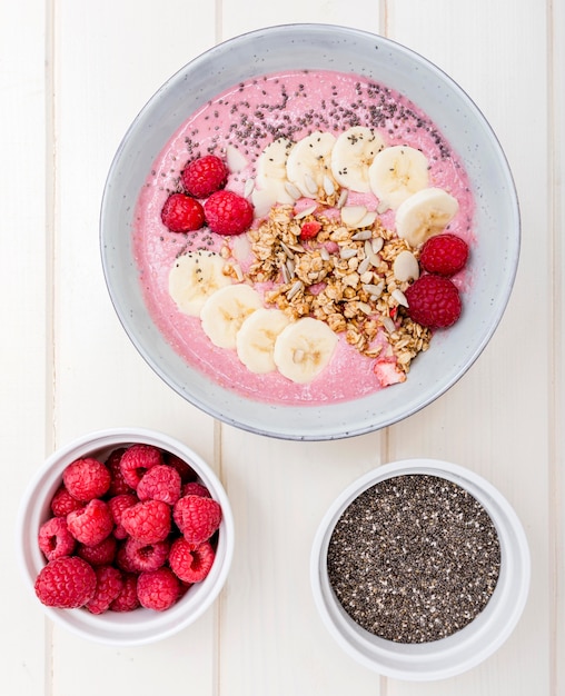 Foto gratuita desayuno dietético con frutas y nueces