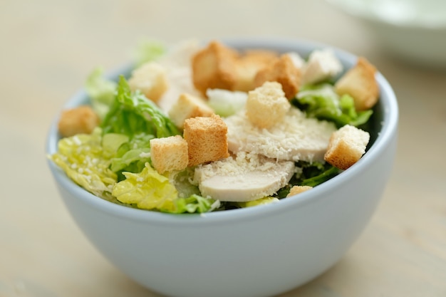 Desayuno, ensalada en un bol