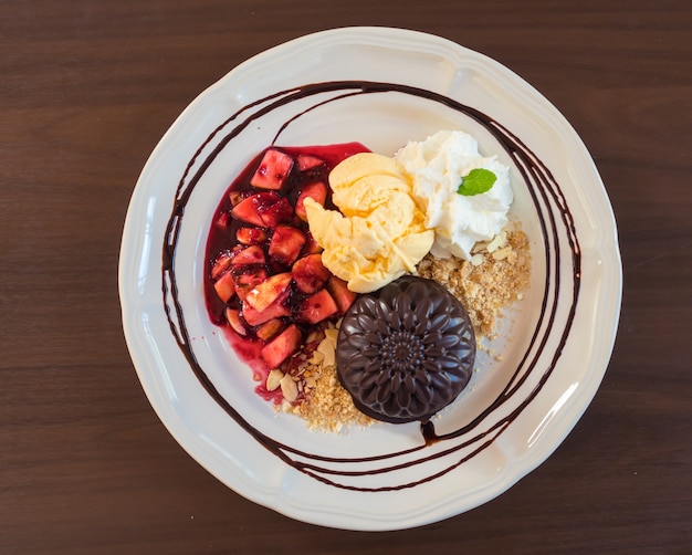 Desayuno saludable con fruta y huevo