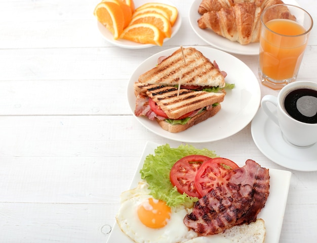 Desayuno saludable en la mesa