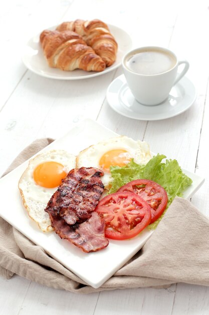 Desayuno saludable en la mesa