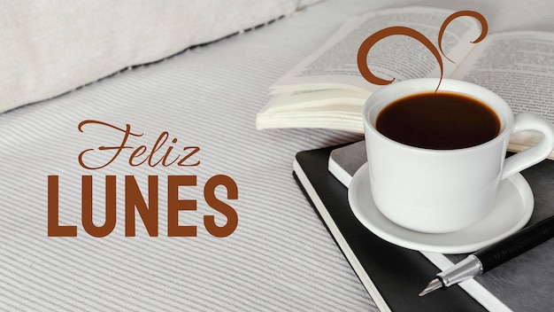 Foto gratuita deseando feliz lunes en español