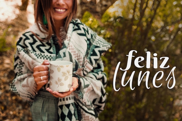 Foto gratuita deseando feliz lunes en español