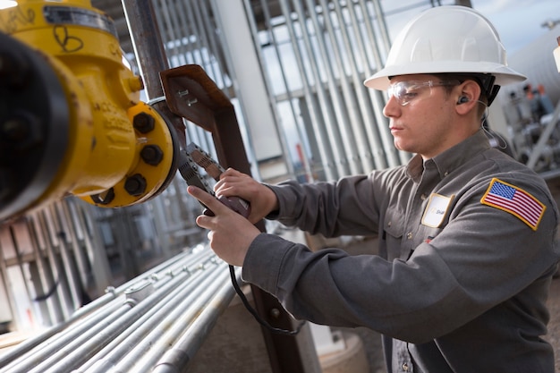 Foto gratuita desert ndt es el principal proveedor estadounidense de pruebas no destructivas (ndt), gestión de integridad (im) y servicios de inspección para la recolección de tuberías e infraestructura midstream.