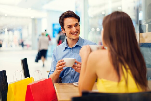 Después de un tiempo de compras exitoso para una buena taza de café.