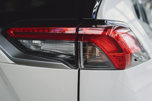 Foto gratuita detalle de un coche rápido y bonito con faro