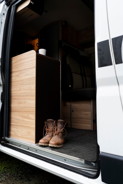 Foto gratuita detalle mínimo de caravana en el interior