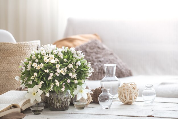 Detalles interiores de naturaleza muerta en la sala de estar y decoración