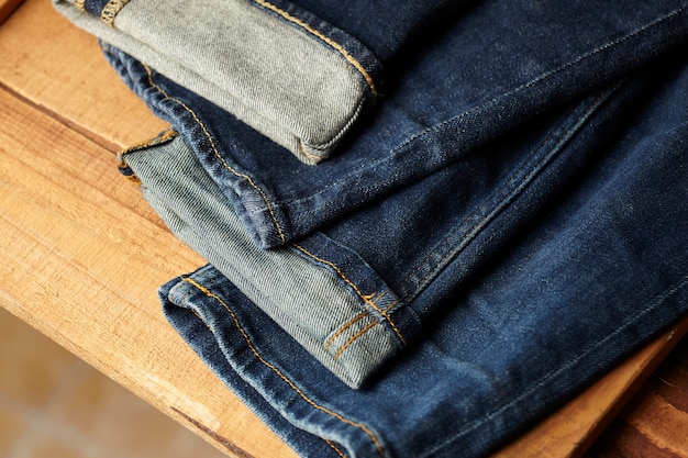 los detalles de la tela de blue jeans