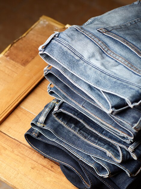 los detalles de la tela de blue jeans