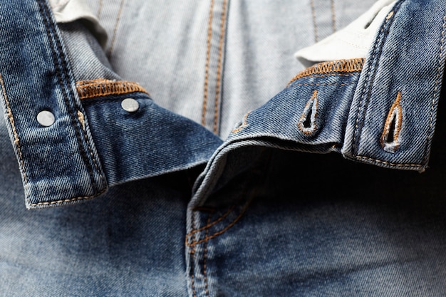 los detalles de la tela de blue jeans