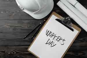 Foto gratuita día internacional del trabajador con herramientas de ingeniería.