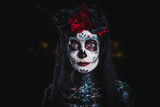 Dia de los muertos retrato de una mujer joven