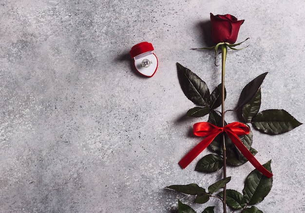 Día de San Valentín casarse conmigo anillo de compromiso de boda en caja con regalo de rosa roja