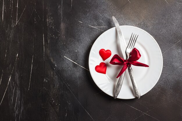 Día de San Valentín mesa ajuste cena romántica casarse conmigo boda con plato