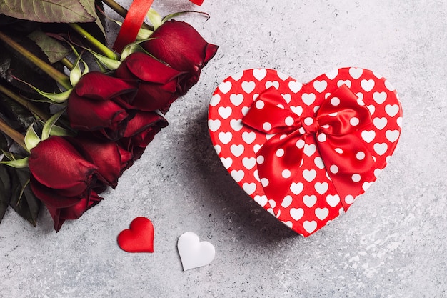 Día de San Valentín para mujer madres día rosa roja caja de regalo forma de corazón sorpresa