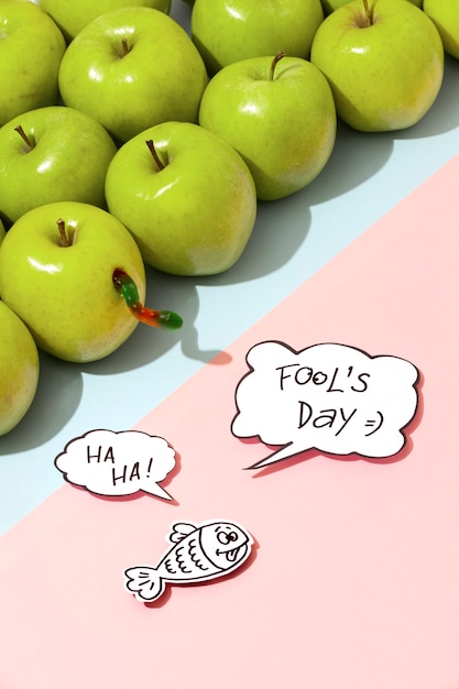 El día de los tontos de abril, naturaleza muerta con manzanas.