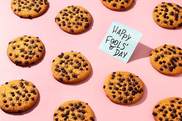 El día de los tontos de abril, vida muerta con galletas de chocolate.