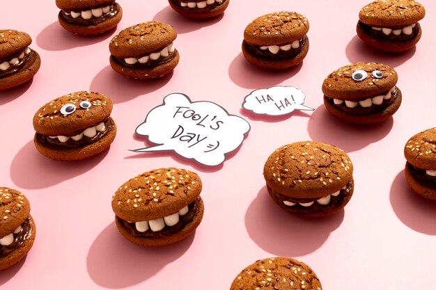 El día de los tontos de abril, vida muerta con galletas.