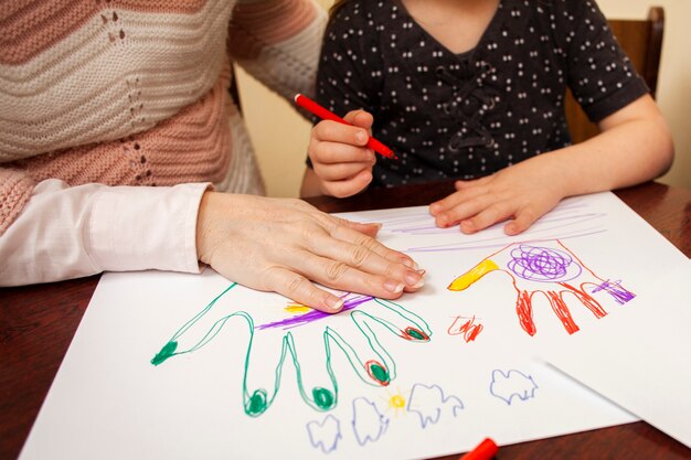 Dibujo de mujer y niña