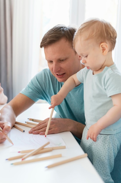 Dibujo de padre e hijo de tiro medio