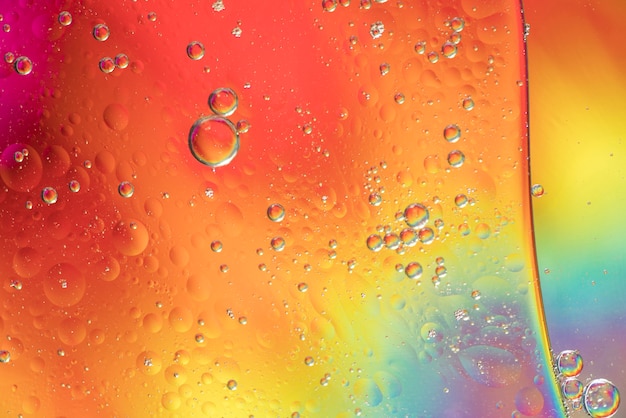 Foto gratuita diferente textura de burbujas de arco iris abstracto