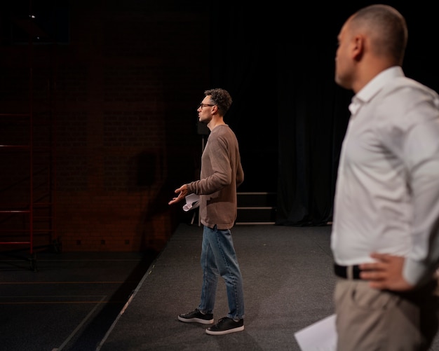 Diferentes momentos de la clase de teatro