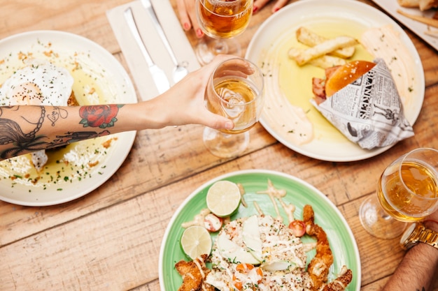 Diferentes platos de comida deliciosa