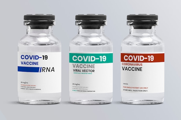 Diferentes tipos de vacuna COVID-19 en frascos de vidrio con etiqueta de condición de temperatura de almacenamiento diferente