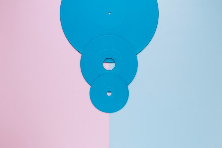 Foto gratuito discos de plástico azul